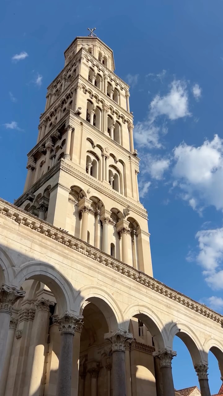 The perfect evening in Split, in 30 seconds

The best moments in Split rarely come from rushing between landmarks or lying on the beach. They come from slowing down enough to enjoy the magic of where you are.

You find them strolling through 1,700-year-old streets, hidden in palace alleyways, family recipes, local wines, vegetables grown a few kilometers away, and tables where nobody is in a hurry to leave.

This was one of those evenings.

[Hosted. As always, all opinions are my own.]

#SplitCroatia #CroatiaTravel #CroatiaFullOfMagic #CroatianFood #SlowTraveling