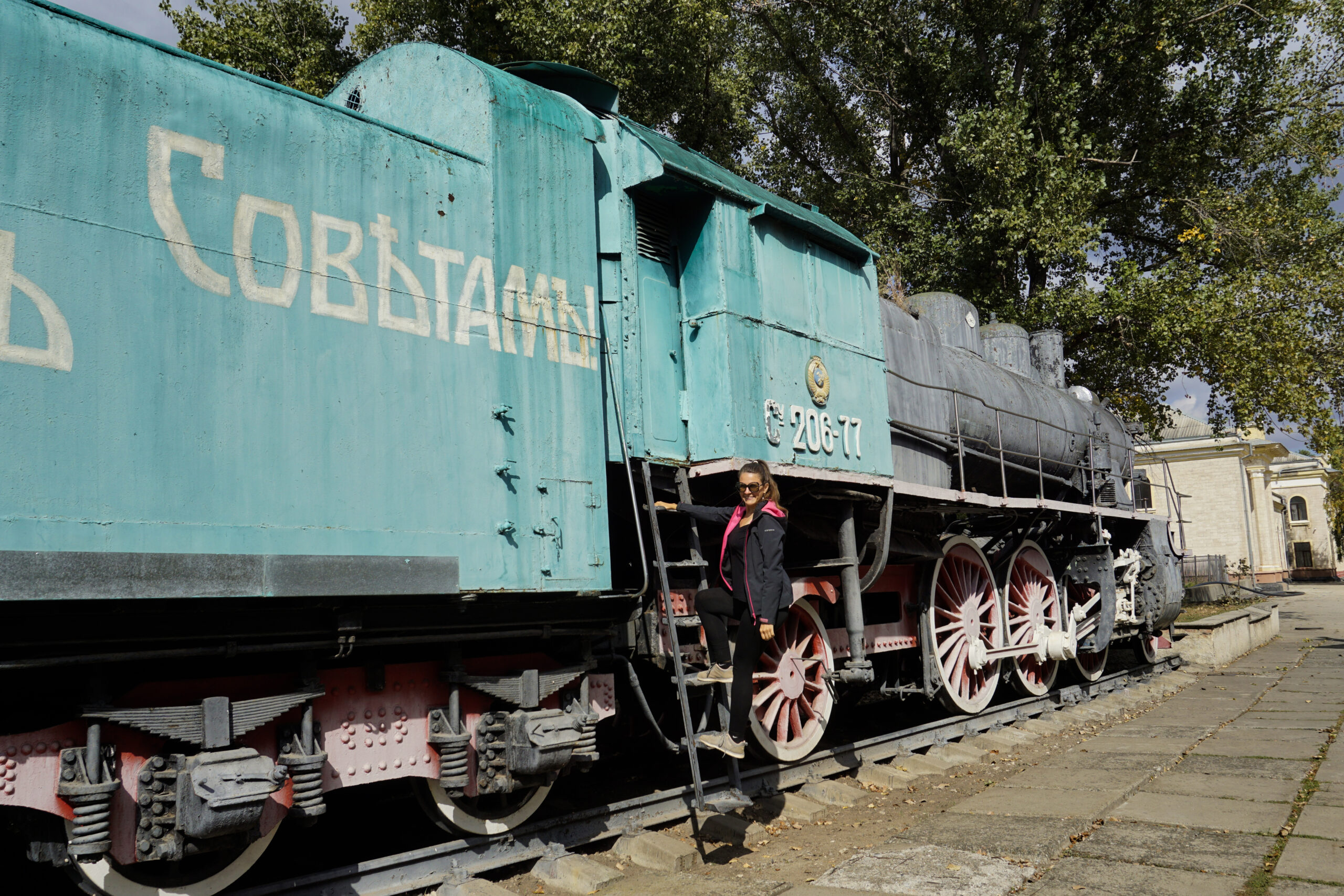 Abandoned Train Station, Bender, Transnistria (2) - Experiencing the Globe
