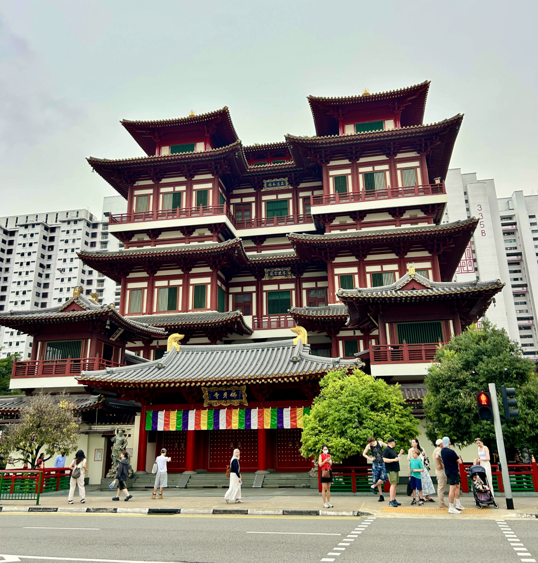 Buddha Tooth Relic Temple, Chinatown, Singapore - Experiencing the Globe
