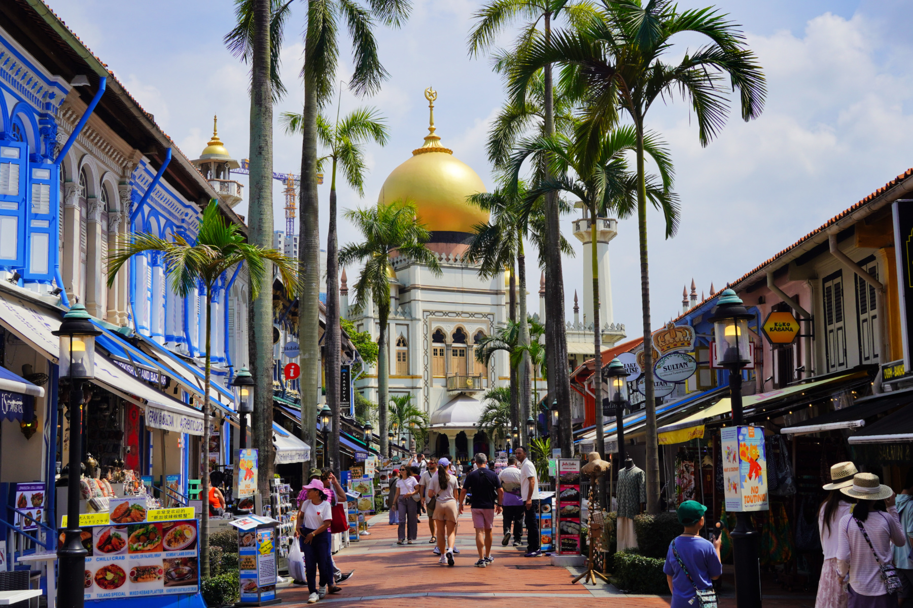 Bussorah Street and Sultan Mosque, Kampong Glam, Singapore - Experiencing the Globe