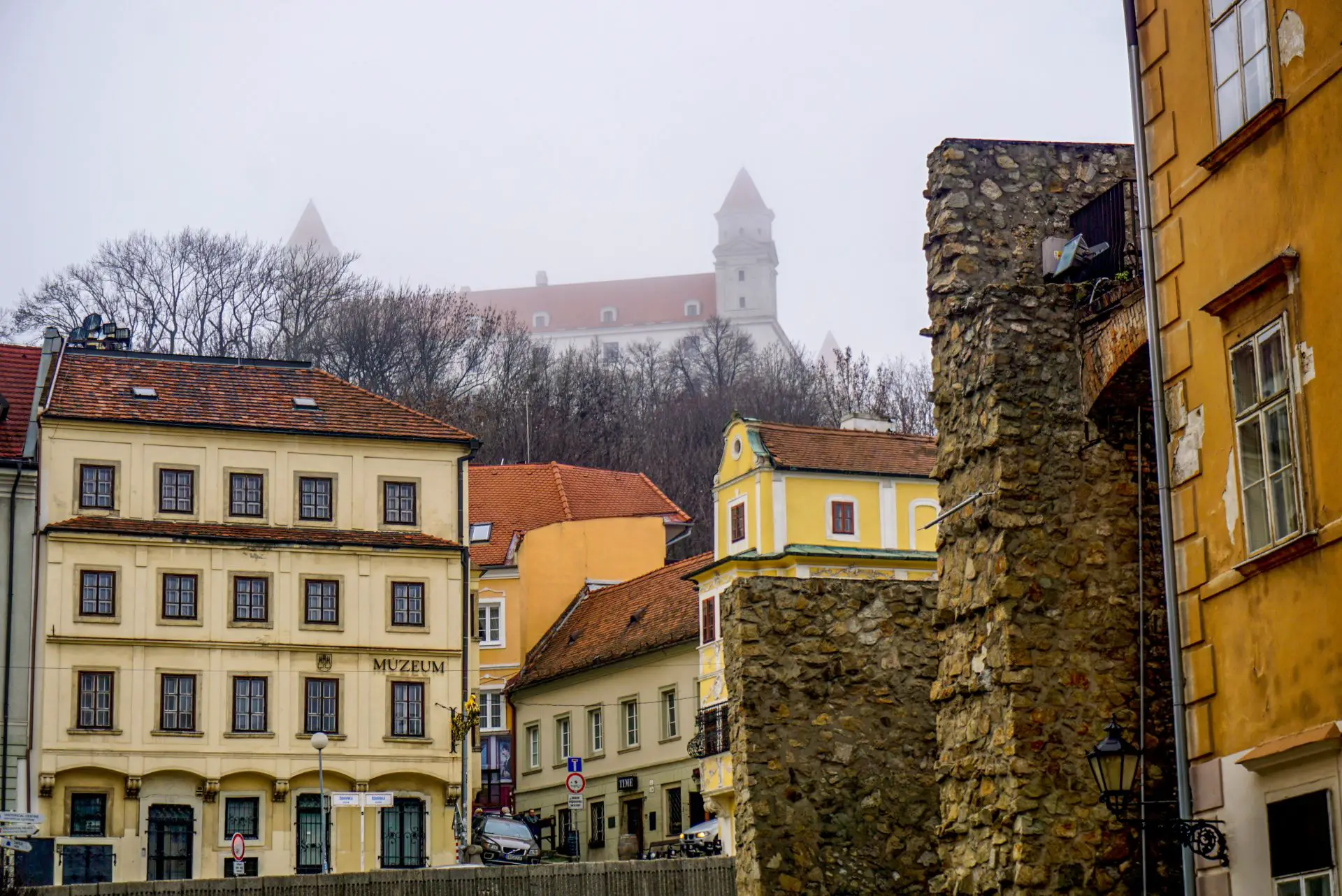 Castle Bratislava Slovakia – Experiencing the Globe 