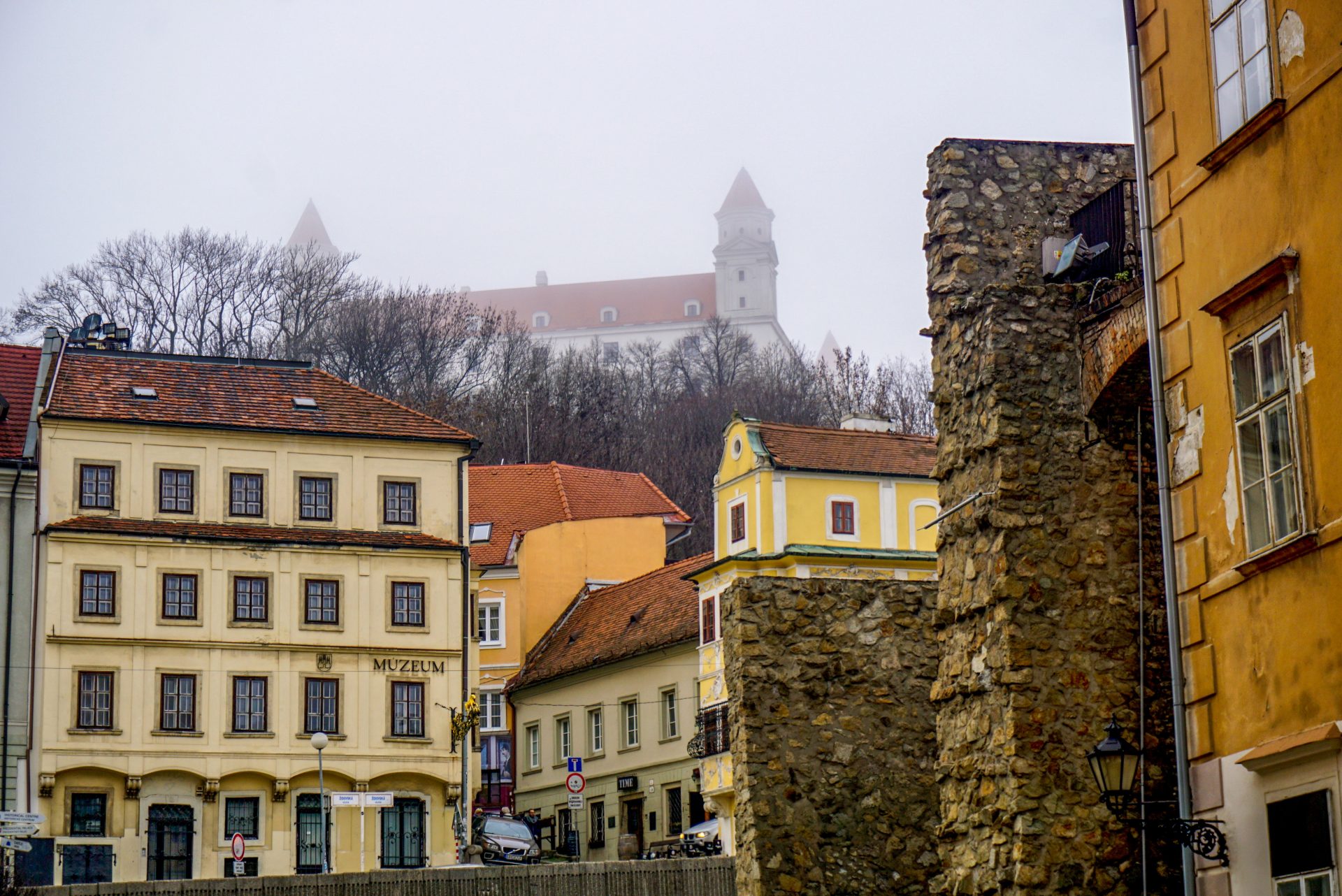 Castle Bratislava Slovakia – Experiencing the Globe 