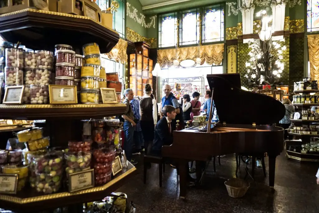 Eliseyev Emporium, Saint Petersburg – Experiencing the Globe