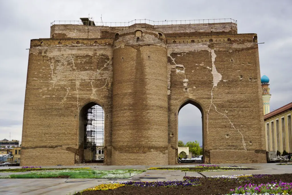 Gate of the old city, Tabriz, East Azerbaijan, Iran – Experiencing the Globe
