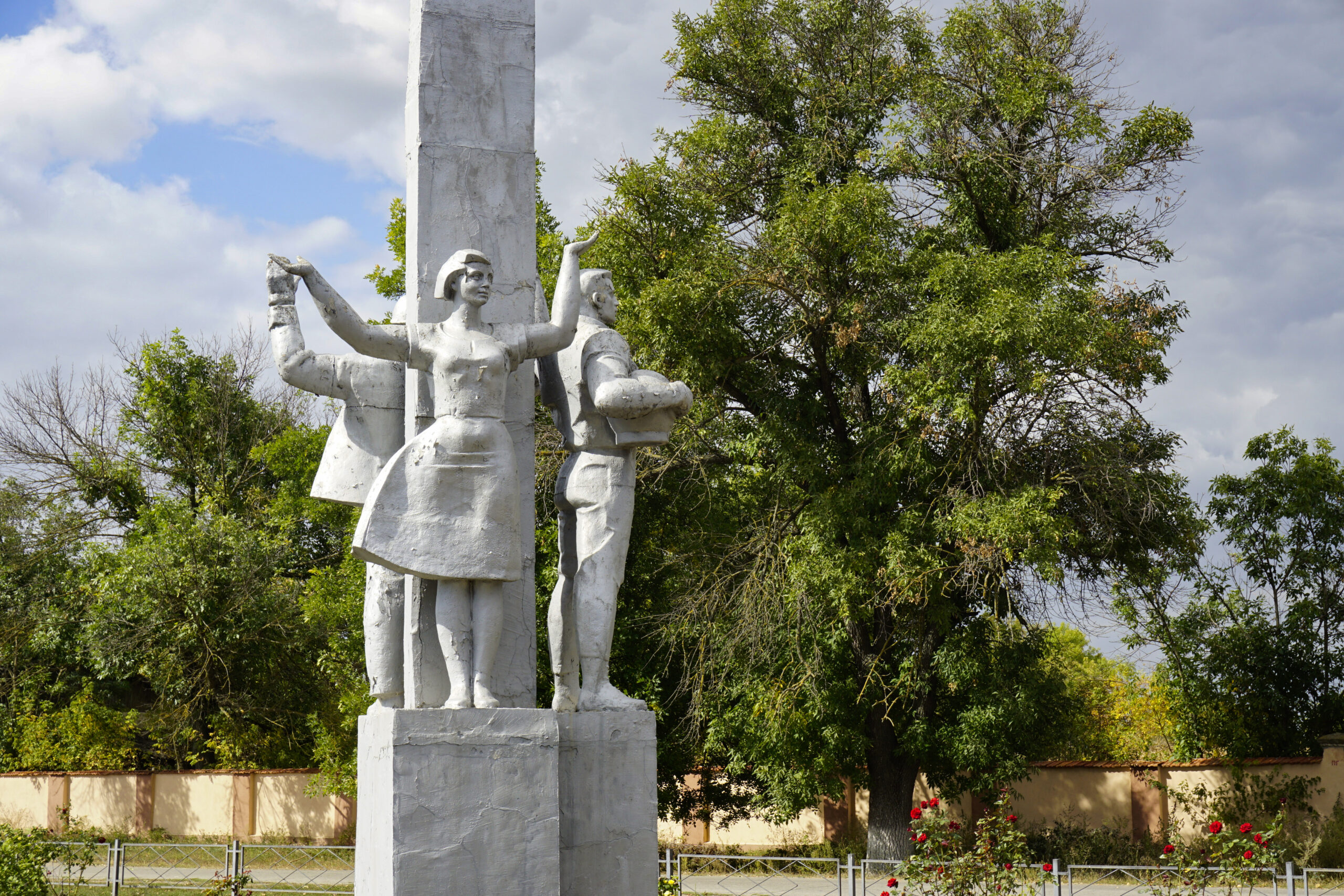 Glory to Labor Monument, Cioburciu, Transnistria - Experiencing the Globe