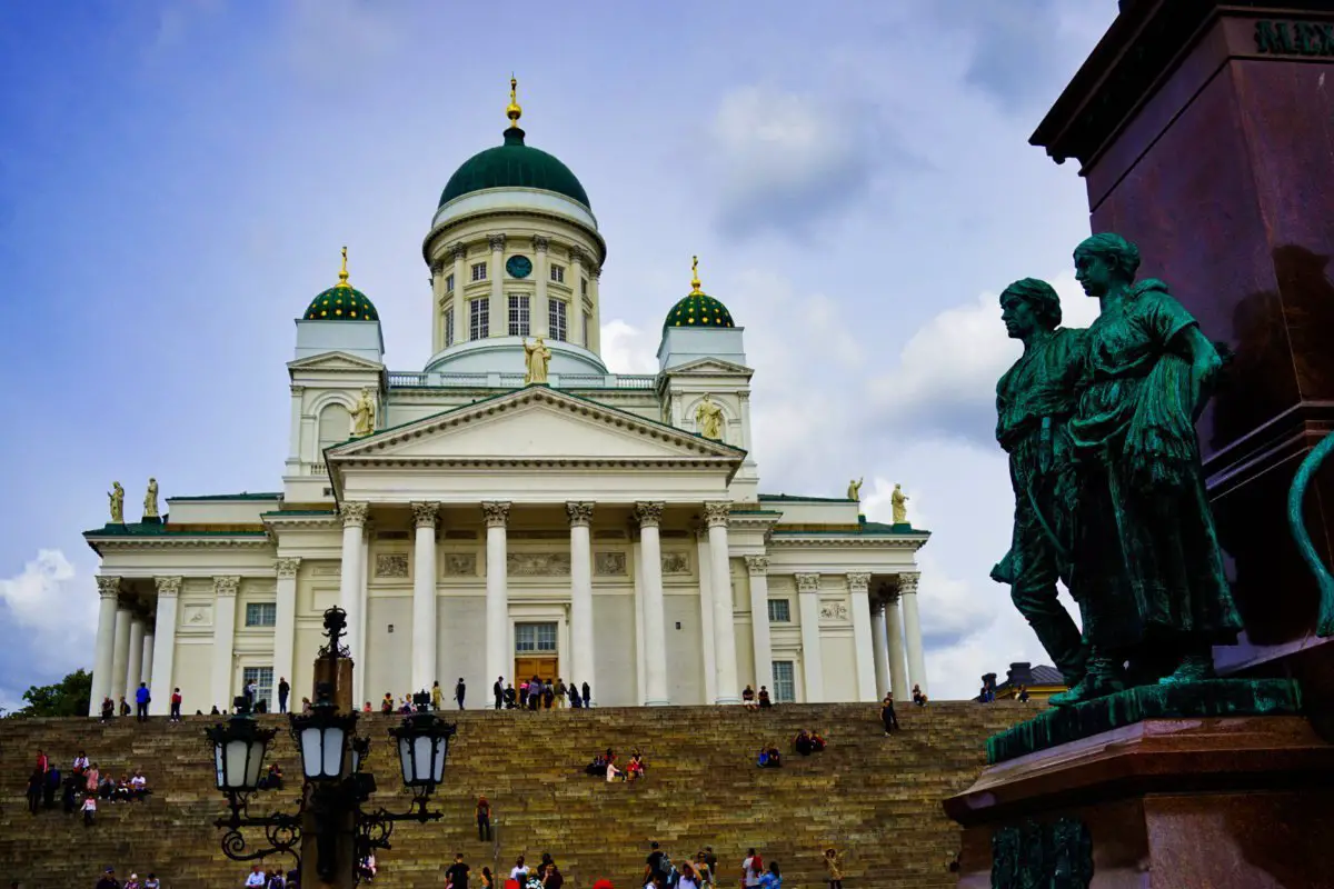 Helsingin tuomiokikko - Helsinki cathedral - Experiencing the Globe