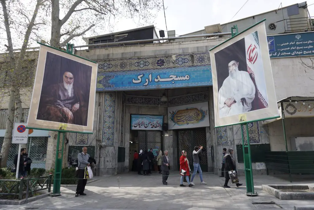 Imam Khomeini everywhere, Iran – Experiencing the Globe