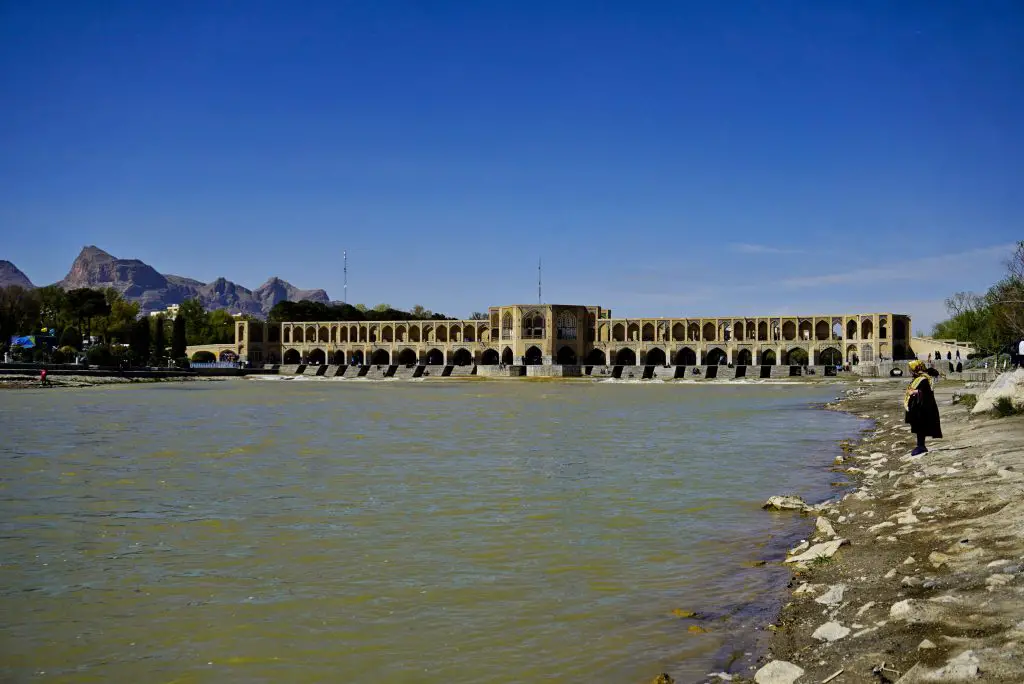 Khaju bridge and the Zayandeh river, Isfahan, Iran – Experiencing the Globe