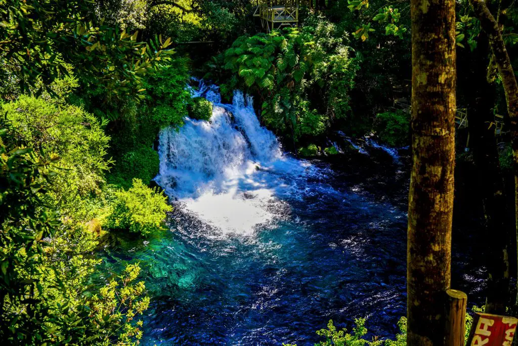 Ojos del Caburgua, Chile