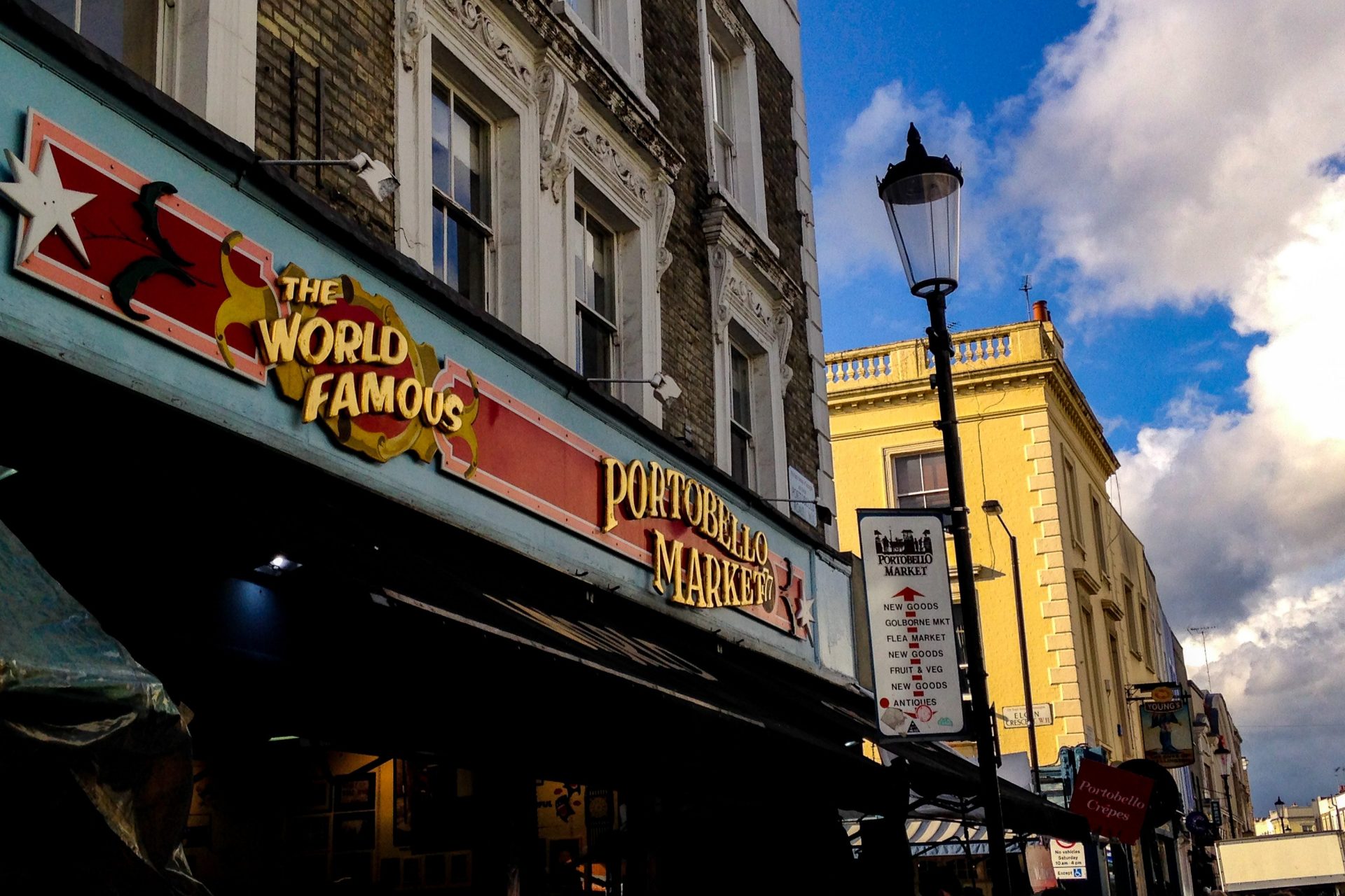 Portobello market London - Experiencing the Globe